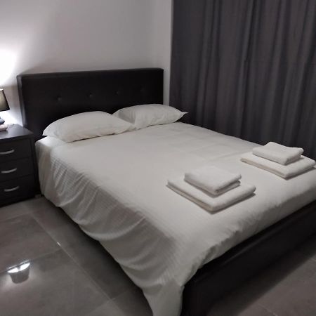 Cozy Place In The Heart Of Harbor Paphos Exterior foto