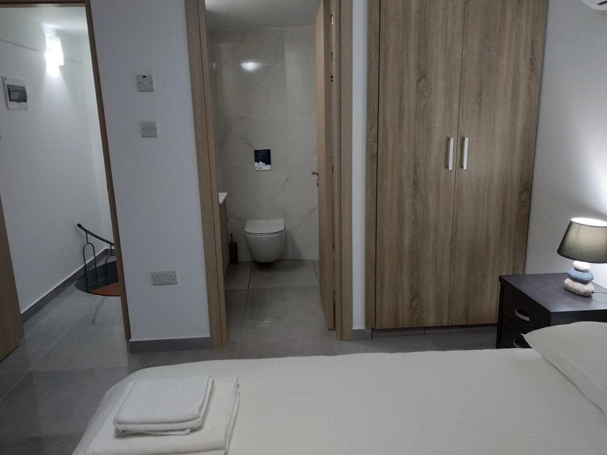 Cozy Place In The Heart Of Harbor Paphos Exterior foto
