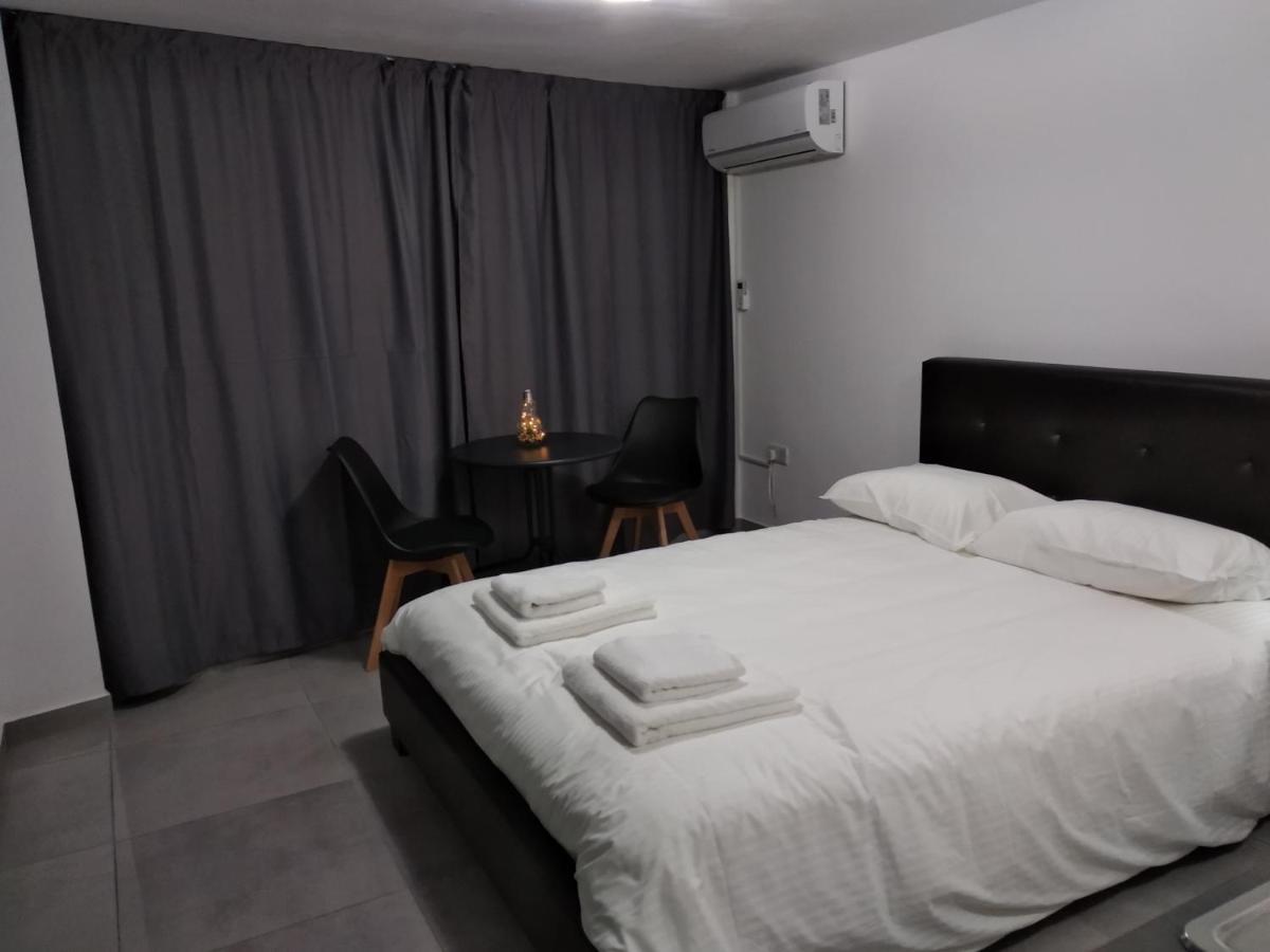 Cozy Place In The Heart Of Harbor Paphos Exterior foto